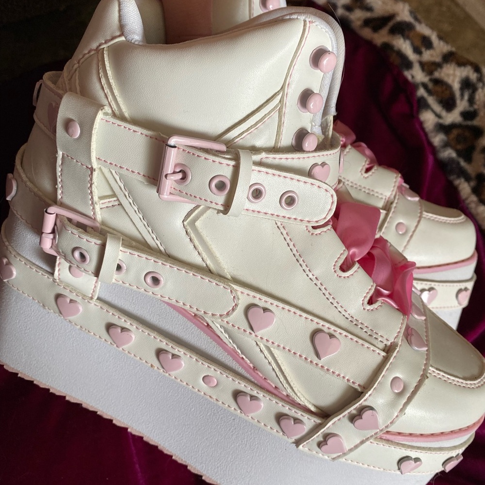 YRU Qozmo pink heart bondage platforms size 9 - Picture 1 of 4